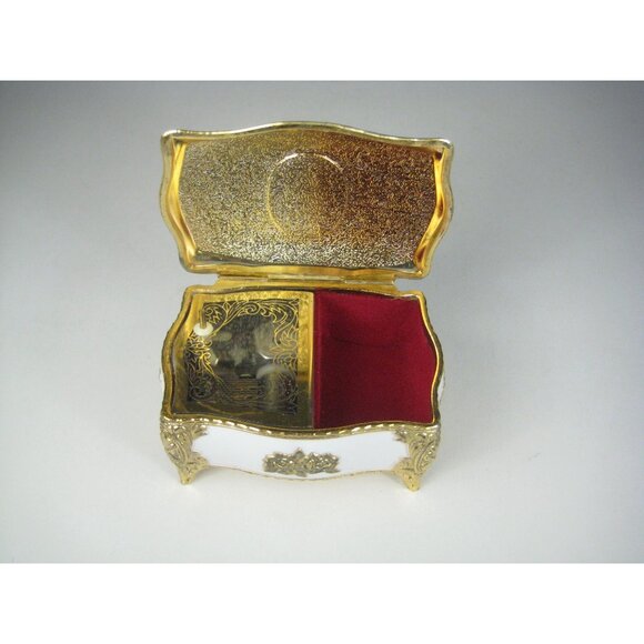 Vintage White Gold Plastic Metal Music Trinket Box Floral Design Lid Japan - Picture 12 of 12